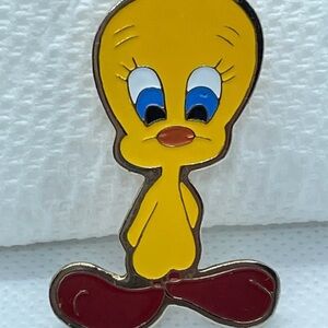 Vintage Tweety Bird Warner Brothers Lapel pin
